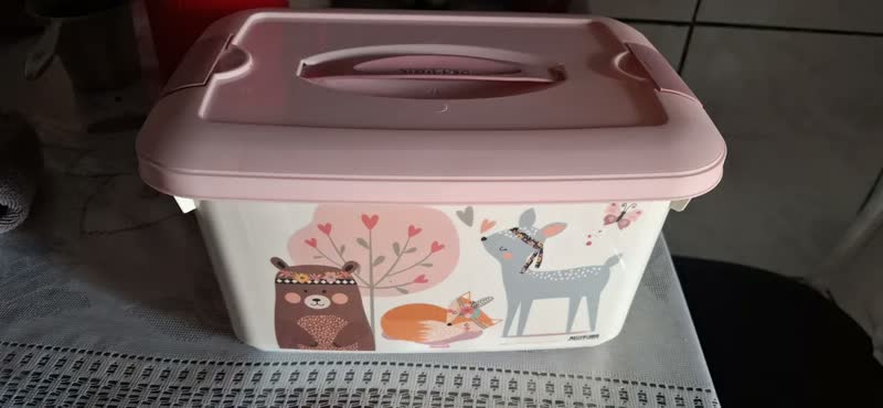foto de Caixa Organizadora Cesto Infantil Com Alça Trava 5,2 Litros Cor Rosa Bichinhos