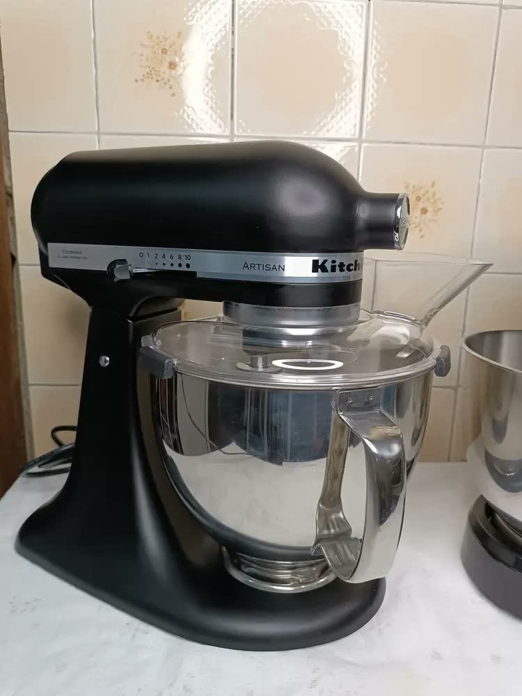 foto de Batedeira Planetária Kitchenaid Black Matte 4.8l Kea30cp Artisan