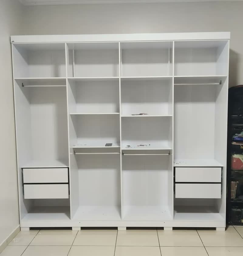 foto de Guarda-roupa Santos Andirá Master Master New Cor Jatobá/grafite Com 8 Portas