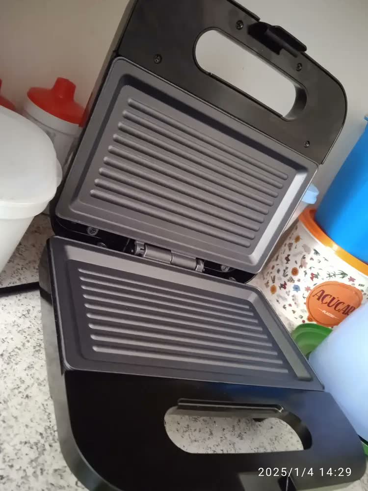 foto de Sanduicheira E Grill Britânia Bgr20 Chapas Antiaderentes 150 Cor Preto