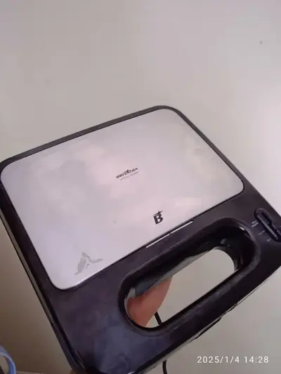 foto de Sanduicheira E Grill Britânia Bgr20 Chapas Antiaderentes 150 Cor Preto