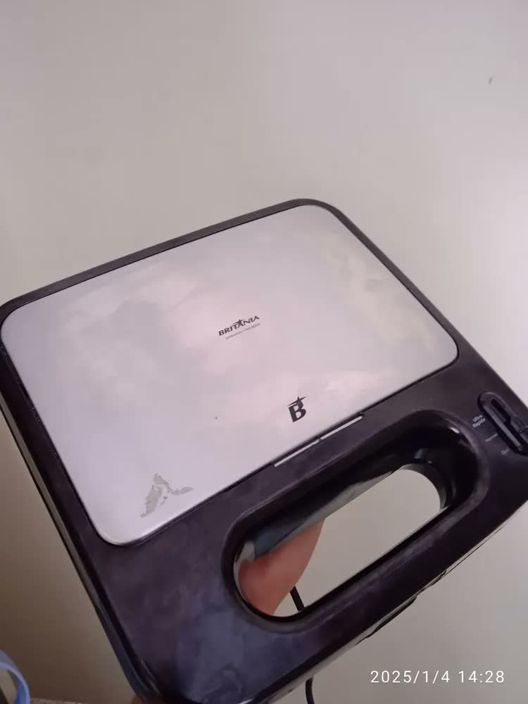 foto de Sanduicheira E Grill Britânia Bgr20 Chapas Antiaderentes 150 Cor Preto