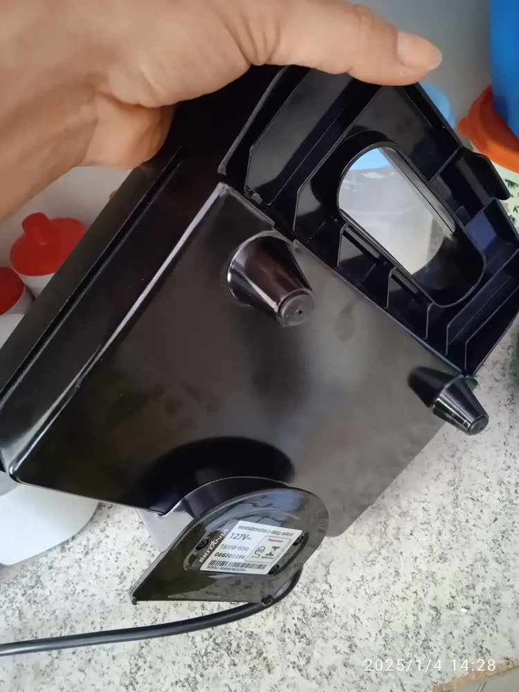 foto de Sanduicheira E Grill Britânia Bgr20 Chapas Antiaderentes 150 Cor Preto