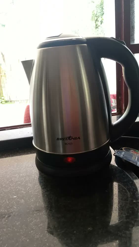 foto de Chaleira Elétrica Britânia Bch25 2l Inox Cor Prata