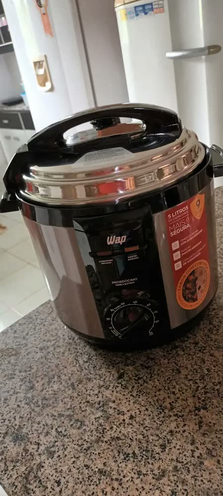 foto de Panela de Pressão Elétrica WAP Wppe2 5 Llitro Antiaderente 900W Inox e Preta