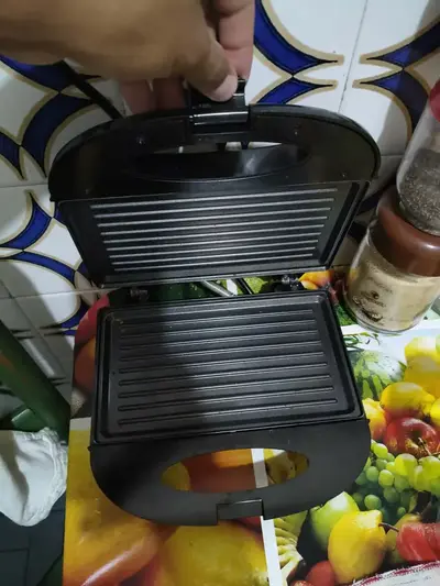foto de Sanduicheira Grill 2 Em 1 Preta 750w Preto Kian