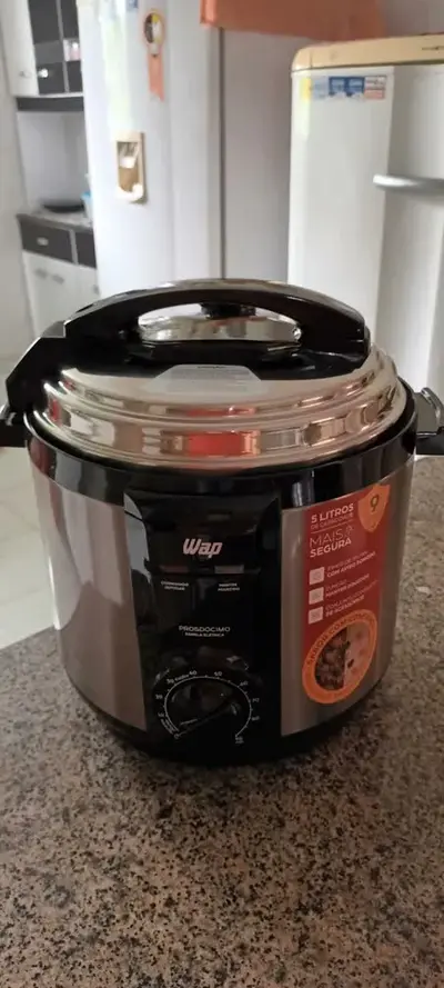 foto de Panela Pressão Elétrica Wap Wppe2 Inox e Preto 5 Litros Antiaderente 900w