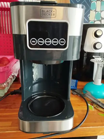 foto de Cafeteira Elétrica em Inox Black+Decker Capacidade 1,5 L CM350G 127