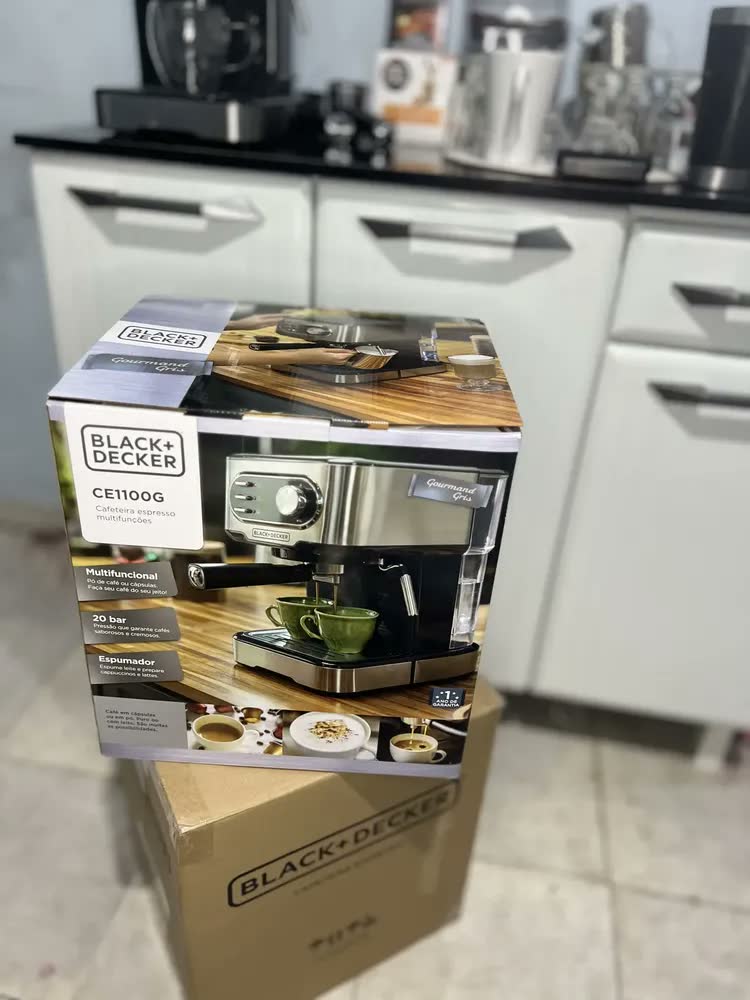 foto de Cafeteira Elétrica BLACK+DECKER CE1100G Cápsulas Nespresso e Dolce Gusto 127V
