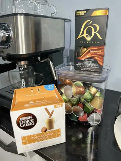 foto de Cafeteira Elétrica BLACK+DECKER CE1100G Cápsulas Nespresso e Dolce Gusto 127V