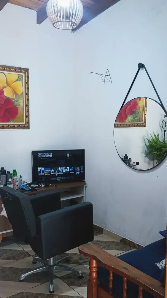 foto de Espelho Decorativo 80cm Para Salão De Beleza Alça + Suporte Moldura Preto