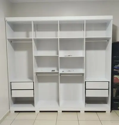 foto de Guarda Roupa Casal Grande Master New 8 Portas 4 Gavetas Cor Jatoba/Grafite