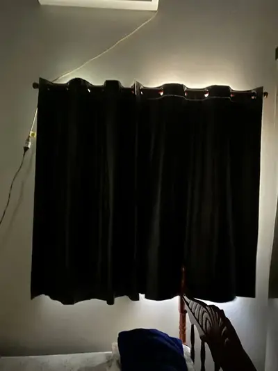foto de Cortina Blackout De Pvc 2,20m X 1,30m Preto Corta Luz