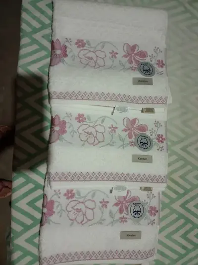 foto de Toalha De Banho Karsten Yuna 100% Algodão Barra Floral Macia
