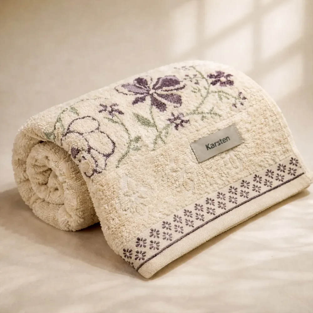 Toalha De Banho Karsten Yuna 100% Algodão Barra Floral Macia