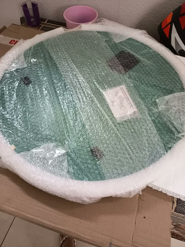 foto de Espelho Redondo Grande Com Moldura Dourada Lavabo Sala 60cm