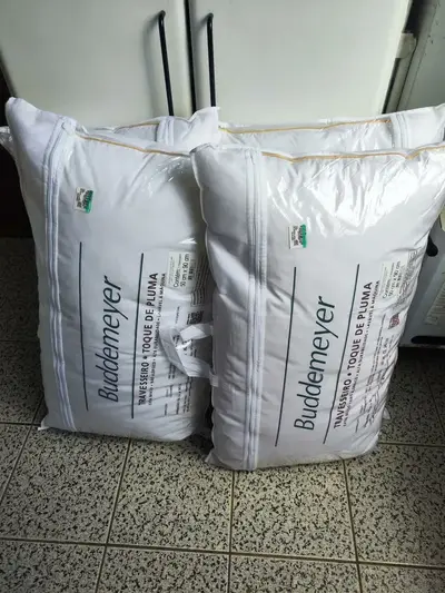 foto de Kit Travesseiro 50x70cm Buddemeyer Toque de Pluma Algodão Branco 2 peças