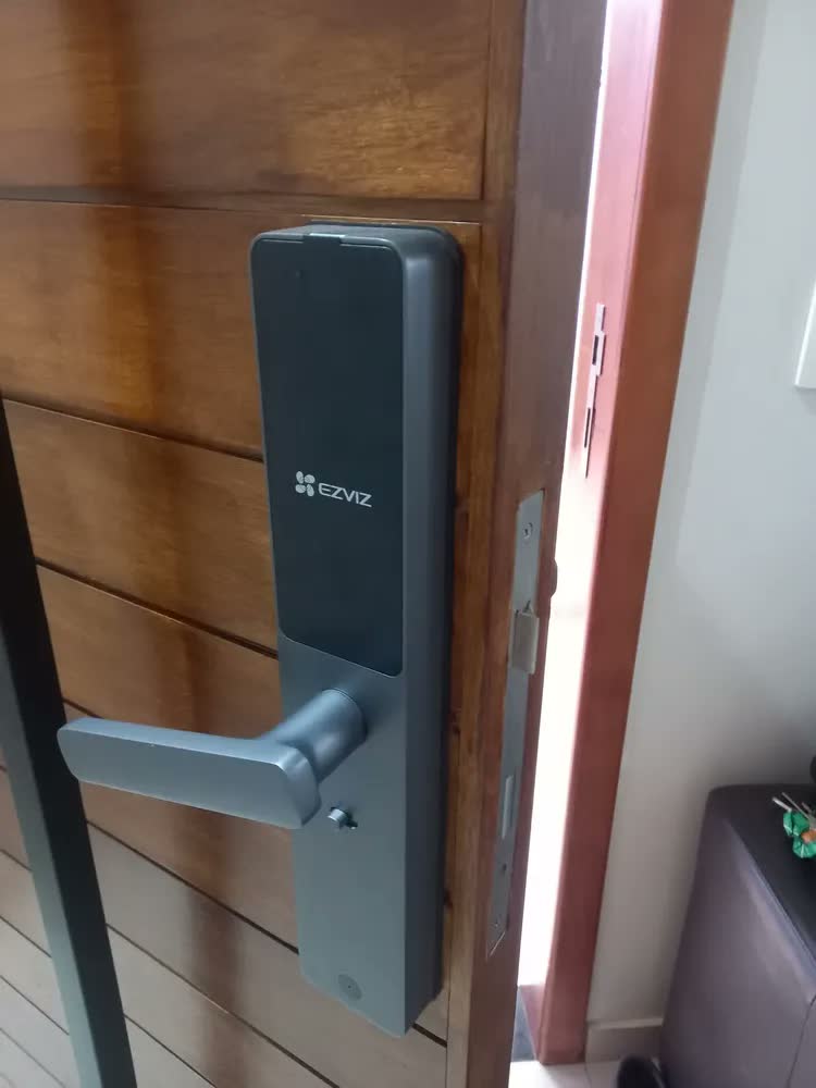 foto de Fechadura Digital EZVIZ DL05 de Embutir, Wi-Fi, Sem Hub, Biometria, App, Senha, IP65 Resistente a Água