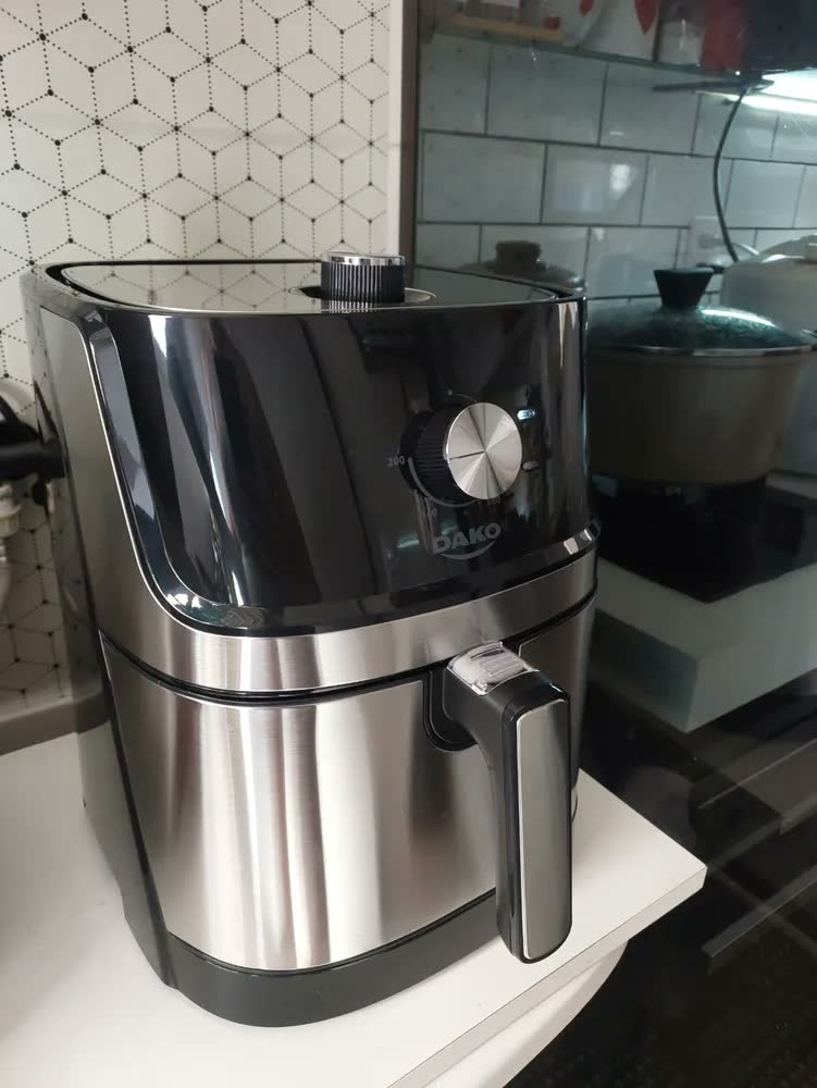 foto de Fritadeira Air Fryer Dako 5 Litros Preto/inox Com Painel Analógico E Potência De 1700w 127V