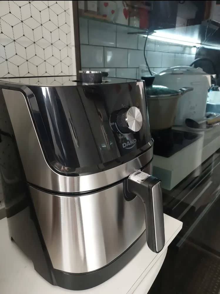 foto de Fritadeira Air Fryer Dako 5 Litros Preto/inox Com Painel Analógico E Potência De 1700w 127V