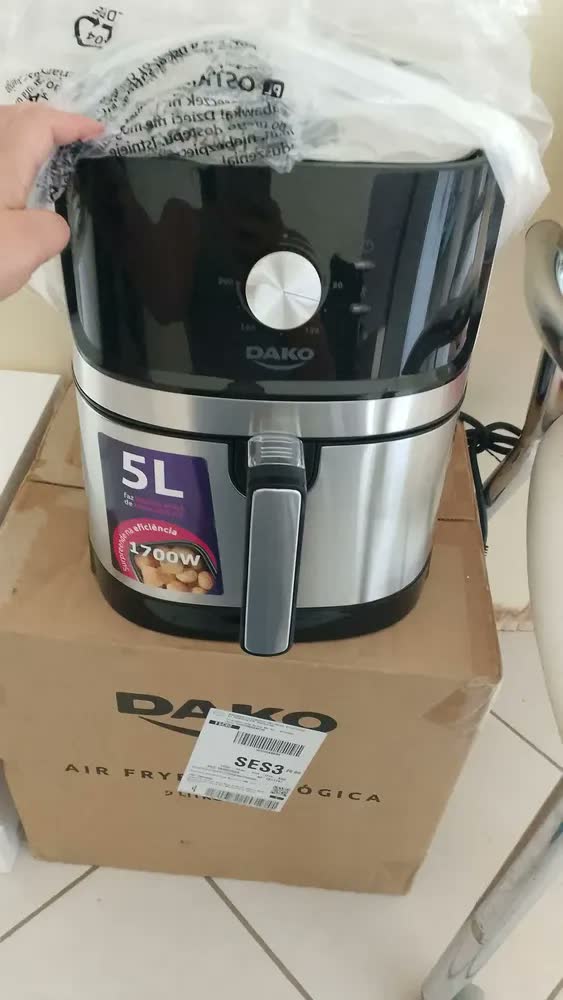foto de Fritadeira Air Fryer Dako 5 Litros Preto/inox Com Painel Analógico E Potência De 1700w 127V