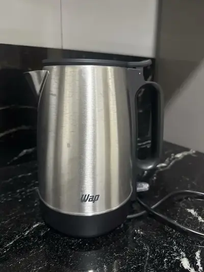 foto de Chaleira Elétrica Wap Wce2 Portátil Aço Inox 1,7l Cor Preto