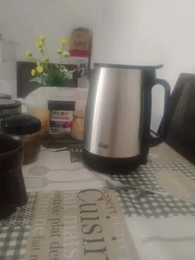 foto de Chaleira Elétrica Wap Wce2 Portátil Aço Inox 1,7l Cor Preto