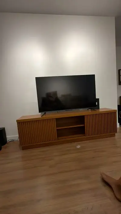 foto de Rack Mavaular Logan Naturalle para TV até 75 Polegadas Ripado 2 Portas