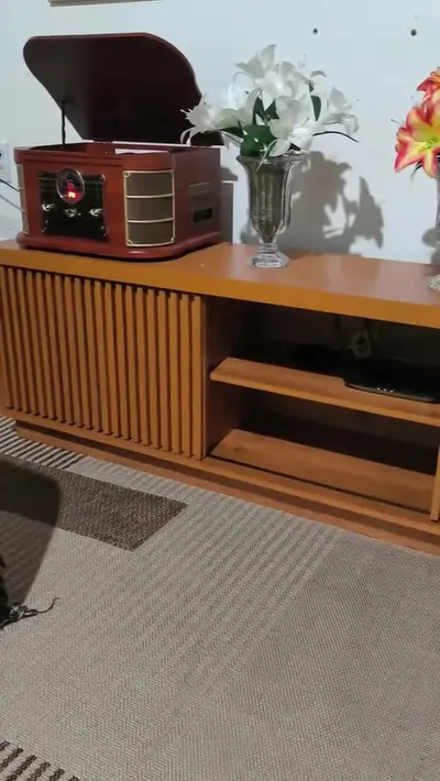 foto de Rack Mavaular Logan Naturalle para TV até 75 Polegadas Ripado 2 Portas