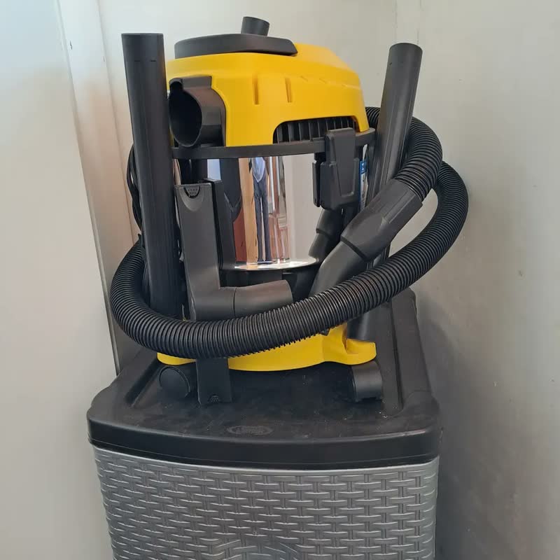 foto de Aspirador de Pó e Água Kärcher WDL 1s 1700W Tanque 12L Alcance de 7,5 m Filtro HEPA e Função Soprador