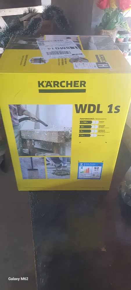 foto de Aspirador de Pó e Água Kärcher WDL 1s 1700W Tanque 12L Alcance de 7,5 m Filtro HEPA e Função Soprador