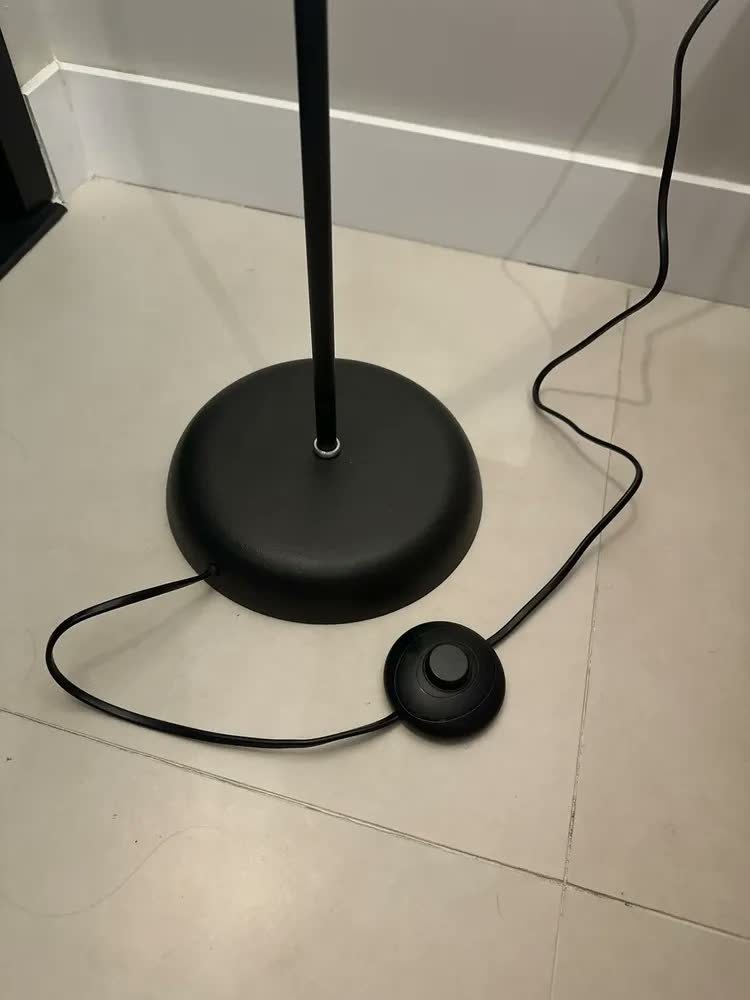 foto de Luminária Piso Curve Skyshow Piso Led Abajur Chão Coluna Cúpula Preto Estrutura Preto/curve