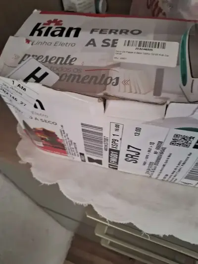 foto de Ferro de Passar a Seco Kian FP100 1300W com Base Antiaderente e Controle de Temperatura