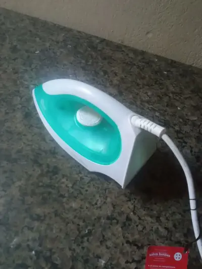 foto de Ferro de Passar a Seco Kian FP100 1300W com Base Antiaderente e Controle de Temperatura