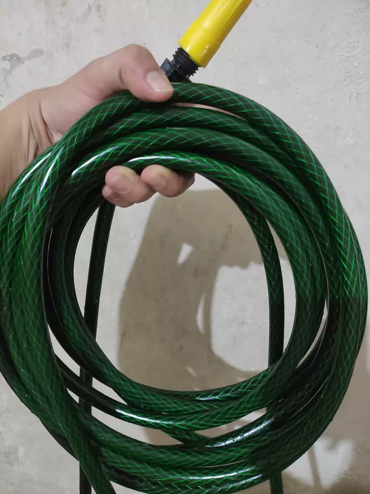foto de Mangueira Jardim 30 Metros Com Esguicho Trançada Reforçada Flexível 7/16 Anti Dobra Irrigação Quintal Poço Lavagem Durável Marqs Home
