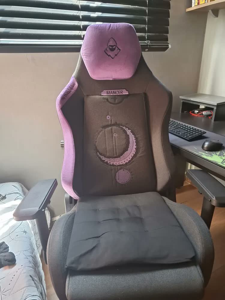 foto de Cadeira Gamer Mancer Cycles Z Moon, Preto E Roxo