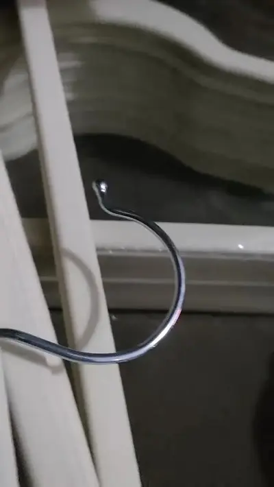 foto de Kit 30 Cabides Veludo Antideslizante Adulto Preto E Bege