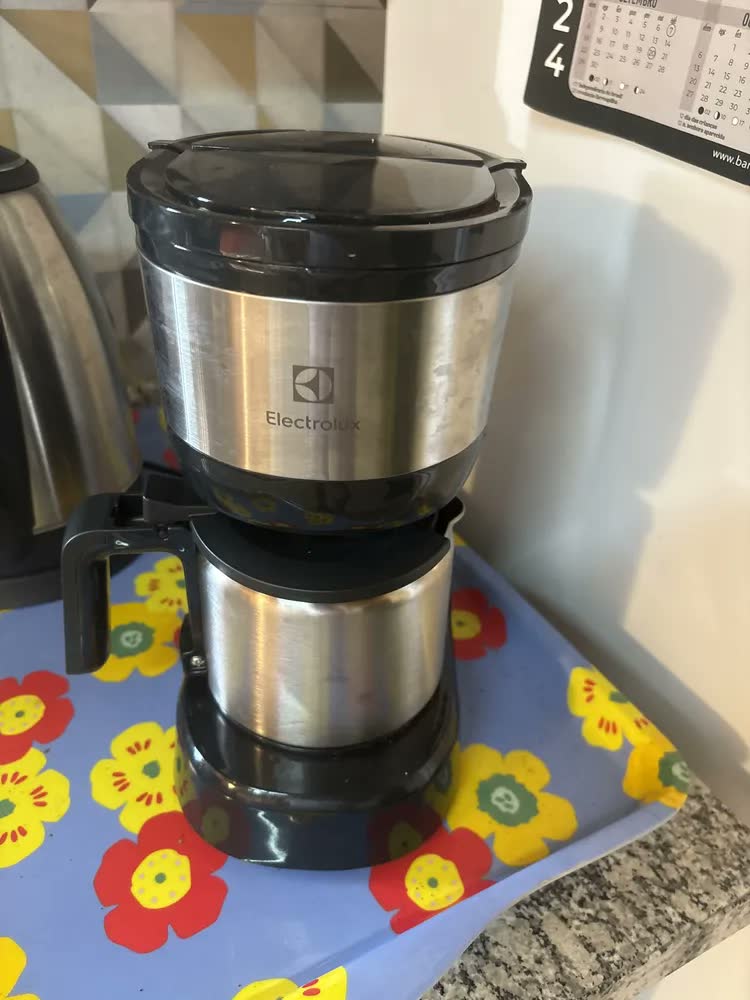 foto de Cafeteira Elétrica Electrolux Efficient com Jarra de aço Inox 15 xicaras 600ml ECM12
