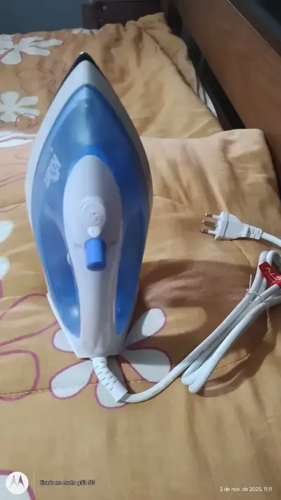 foto de Ferro De Passar Roupas A Vapor 1300w Kian Cor Azul