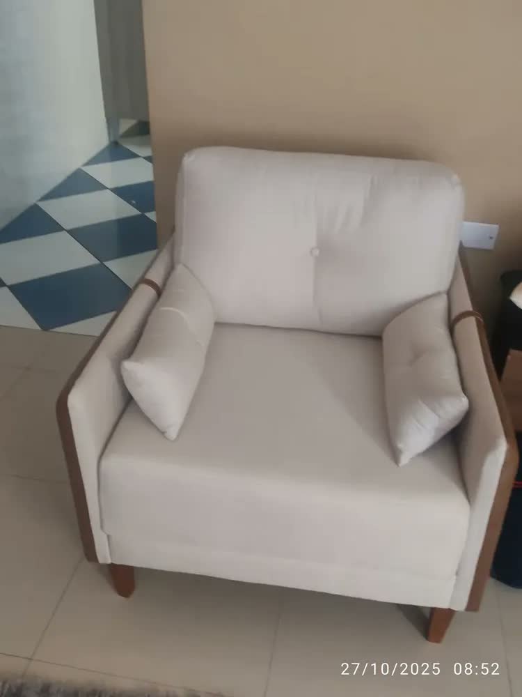 foto de Poltrona Sofá Houston Decorativa Sofisticado Molas Bonnel