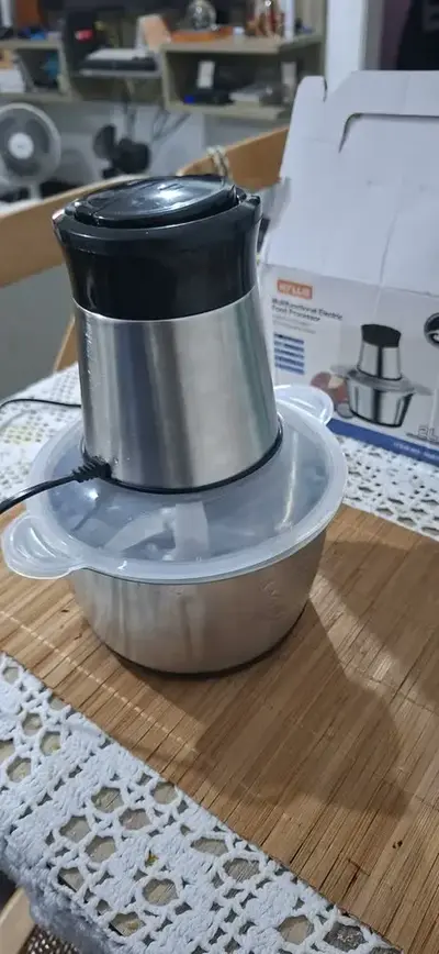 foto de Multiprocessador Picador De Carne Alho Legumes Elétrico 2l Cor Maquina Processador Triturador De Alimentos Prata