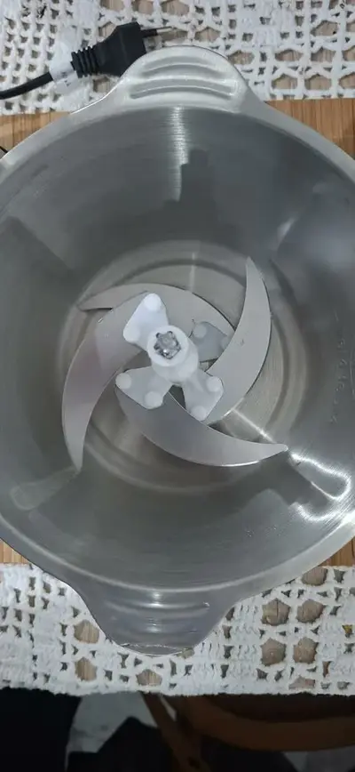 foto de Multiprocessador Picador De Carne Alho Legumes Elétrico 2l Cor Maquina Processador Triturador De Alimentos Prata