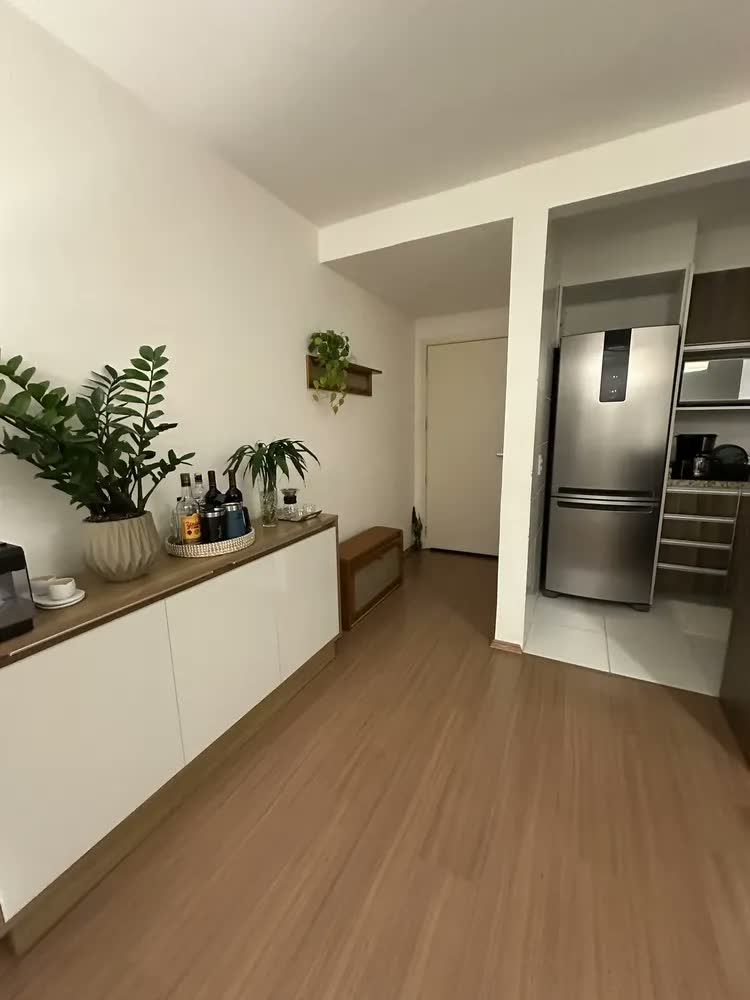 foto de Sapateira De Madeira Com Porta Basculante E Prateleira