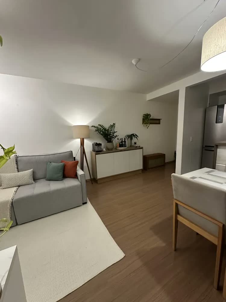 foto de Sapateira De Madeira Com Porta Basculante E Prateleira