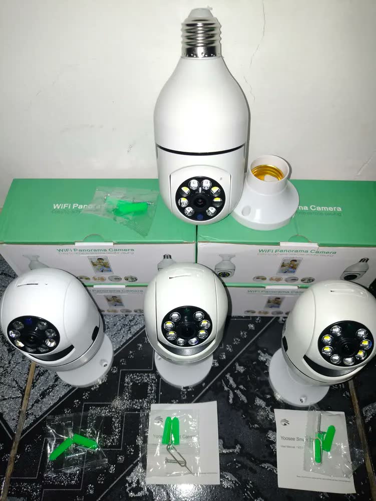 foto de Câmera IP Wi-Fi Yoosee 360º Full HD Espiã Segurança Bivolt Branca