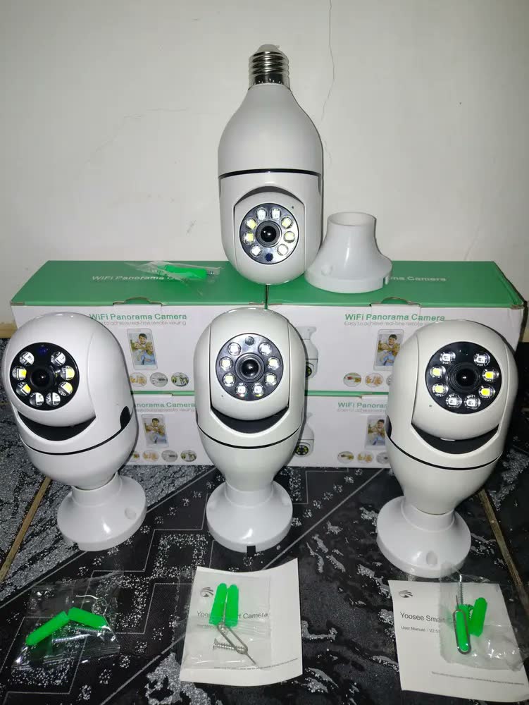 foto de Câmera IP Wi-Fi Yoosee 360º Full HD Espiã Segurança Bivolt Branca