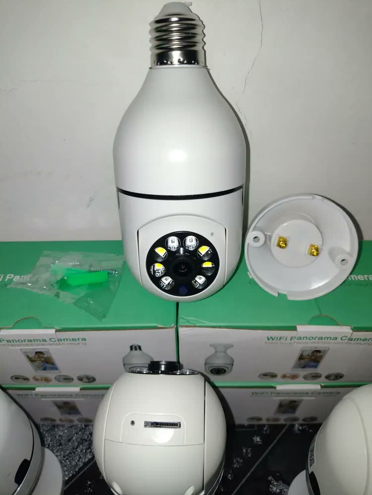 foto de Câmera IP Wi-Fi Yoosee 360º Full HD Espiã Segurança Bivolt Branca