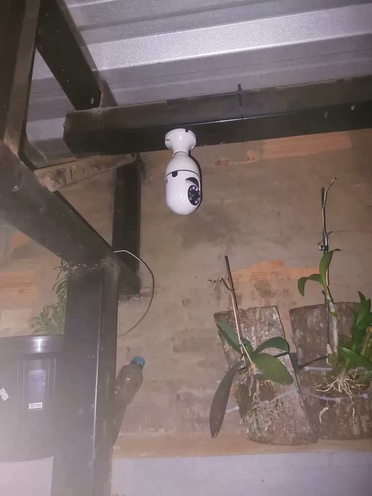 foto de Câmera IP Wi-Fi Yoosee 360º Full HD Espiã Segurança Bivolt Branca