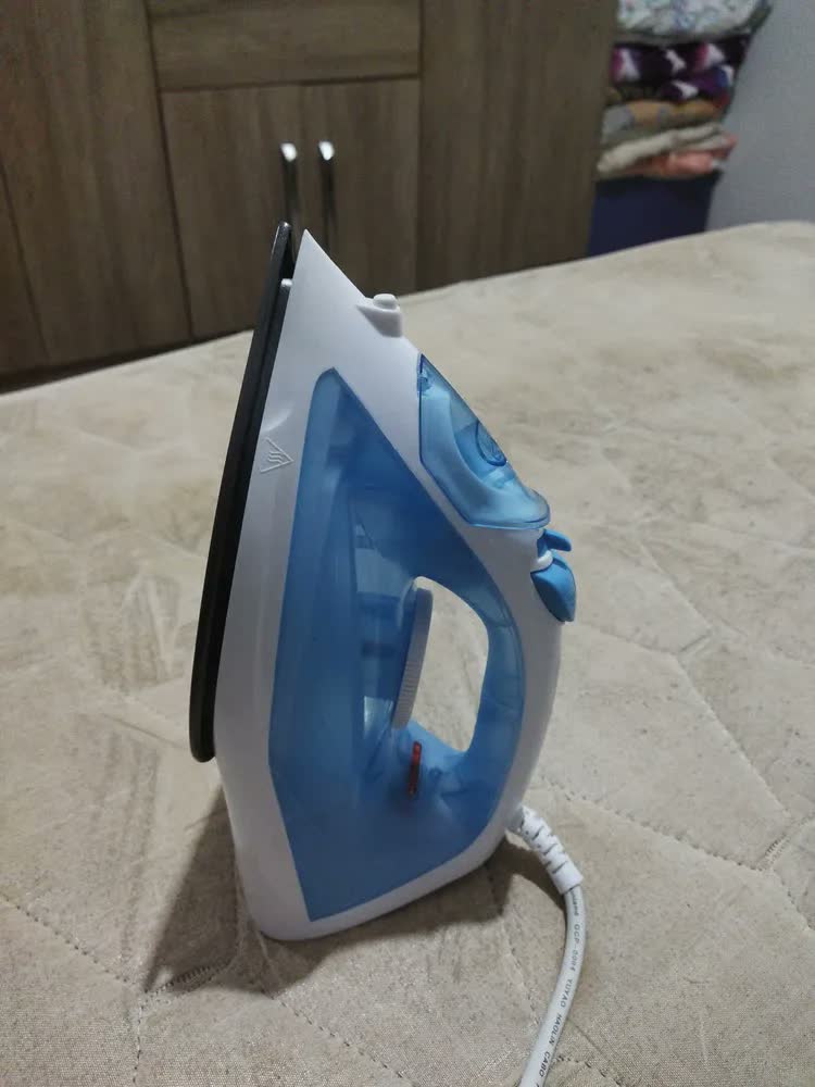 foto de Ferro De Passar A Vapor Britânia Base Antiaderente Bfv07 Cor Azul