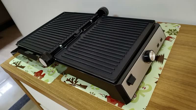 foto de Grill E Sanduicheira 2 Em 1 Chapa Com Abertura 180° Pgr50a Philco Cor Preto